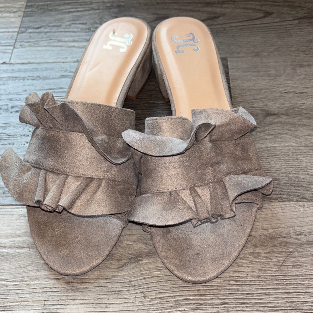 Gray Ruffle Slide Sandals - Picture 4 of 5